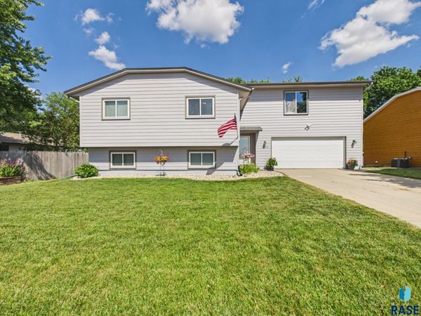 3904 S Sertoma Ave, Sioux Falls, SD 57106