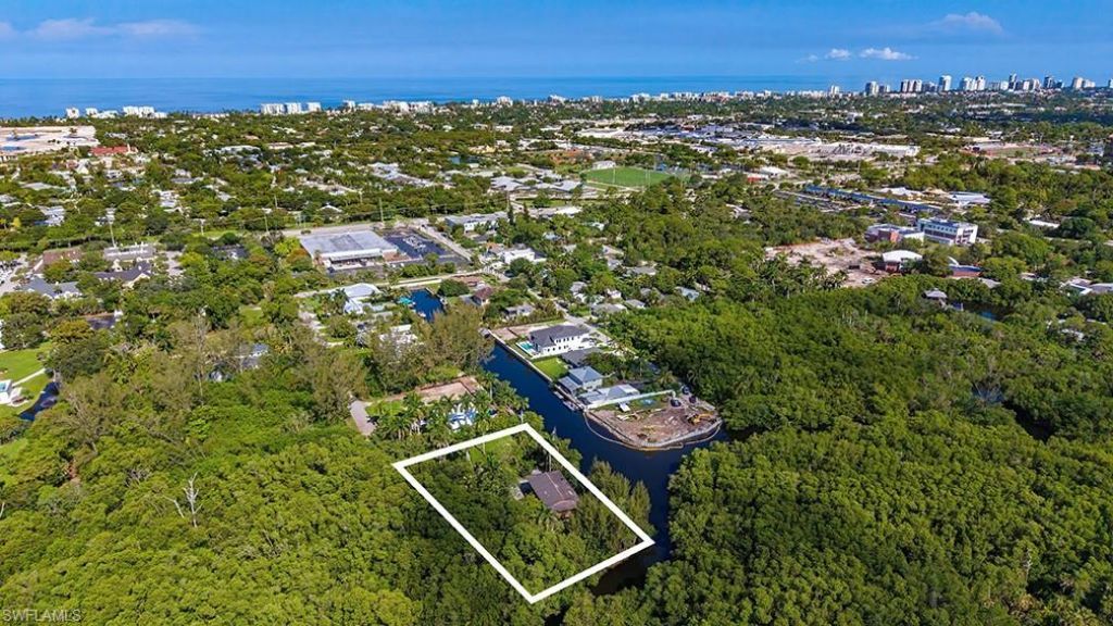 1551 Bembury Dr , Naples, FL 34102 Photo