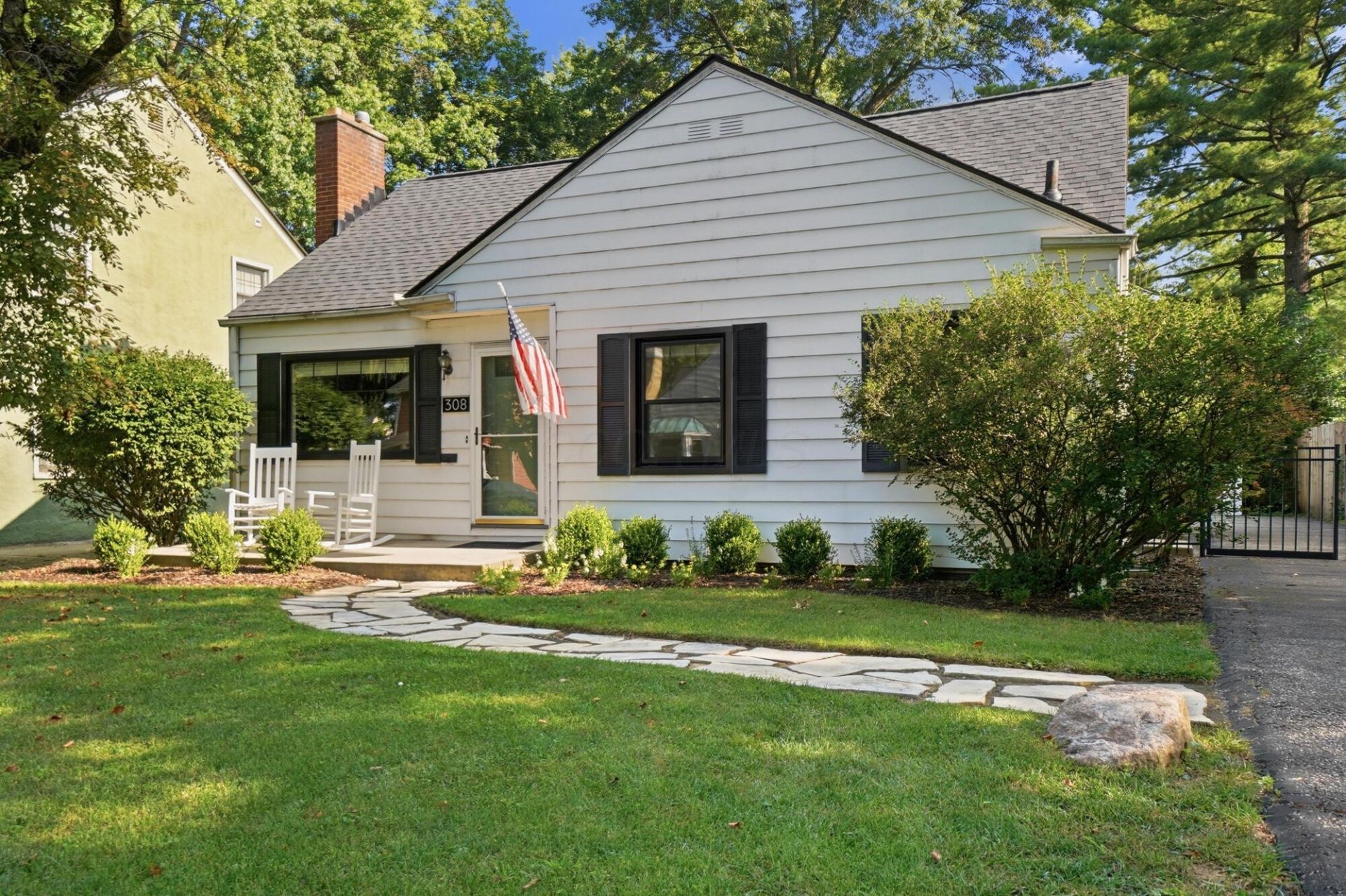 308 E Beaumont Road, Columbus, OH 43214 Main Photo