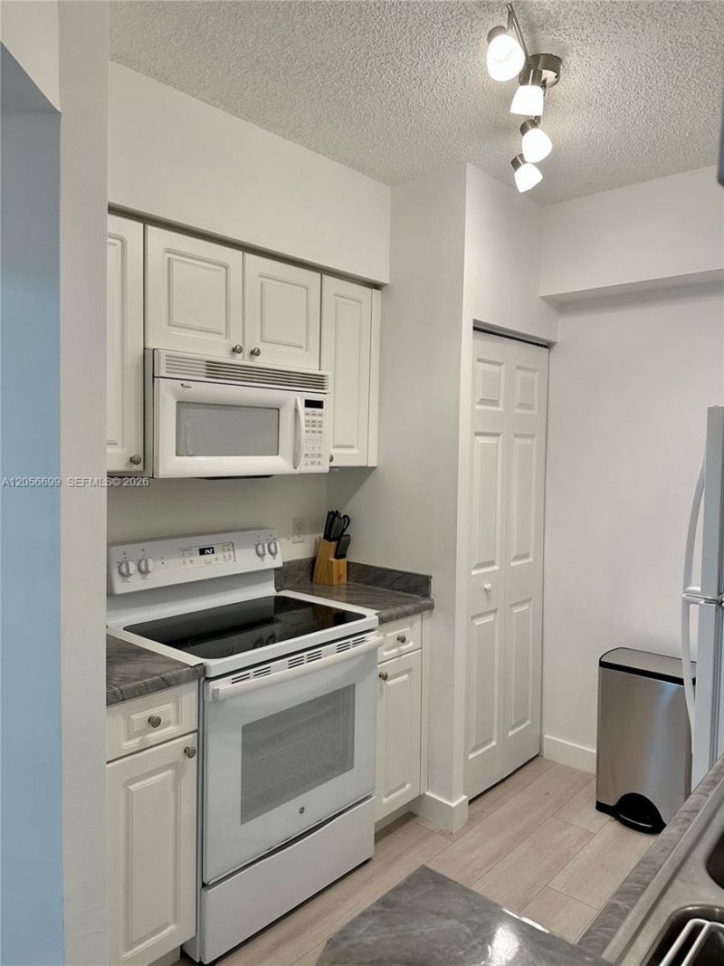 17100 N Bay Rd , Unit 1209, Sunny Isles Beach, FL 33160 Photo