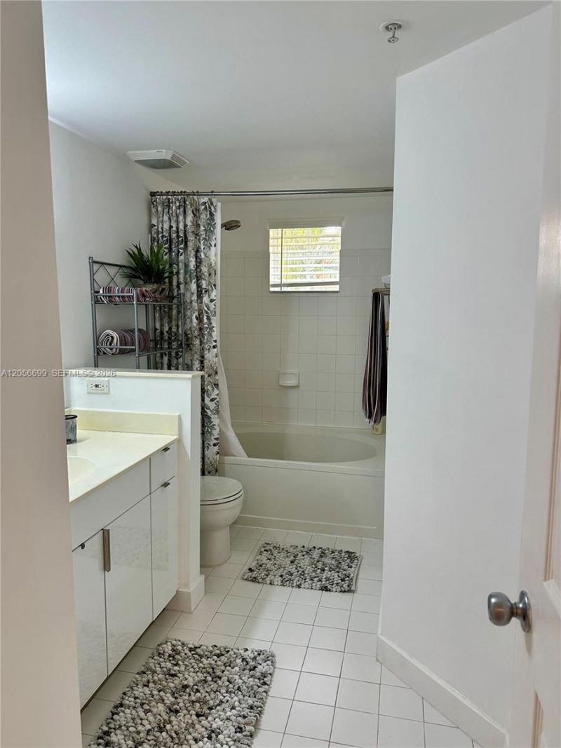 17100 N Bay Rd , Unit 1209, Sunny Isles Beach, FL 33160 Photo