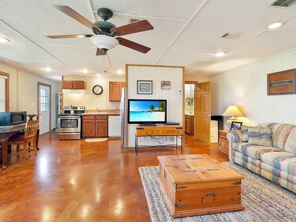 1010 County Road 382 , Era, TX 76238