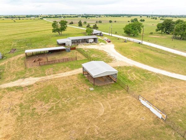 1010 County Road 382, Era, TX 76238