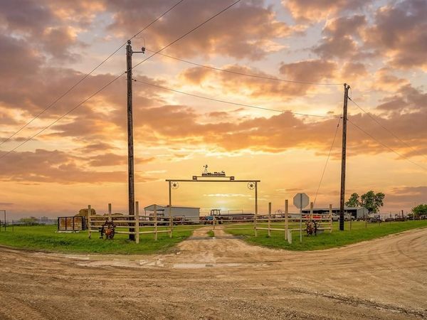 1010 County Road 382, Era, TX 76238