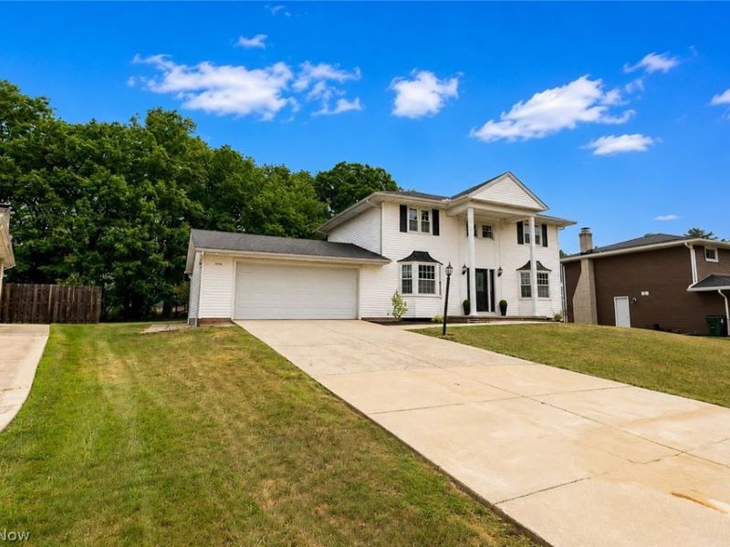 5216 Sassafras Drive , Parma, OH 44129 Photo 2