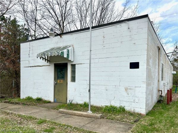 1863 Fenton Avenue , Akron, OH 44312