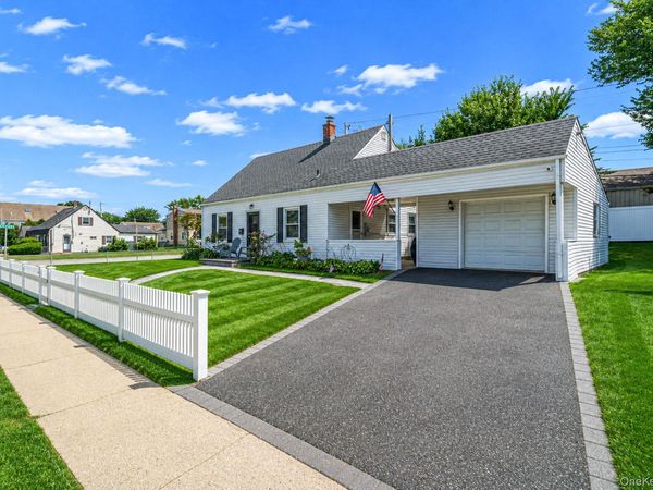 126 Cotton Lane , Levittown, NY 11756