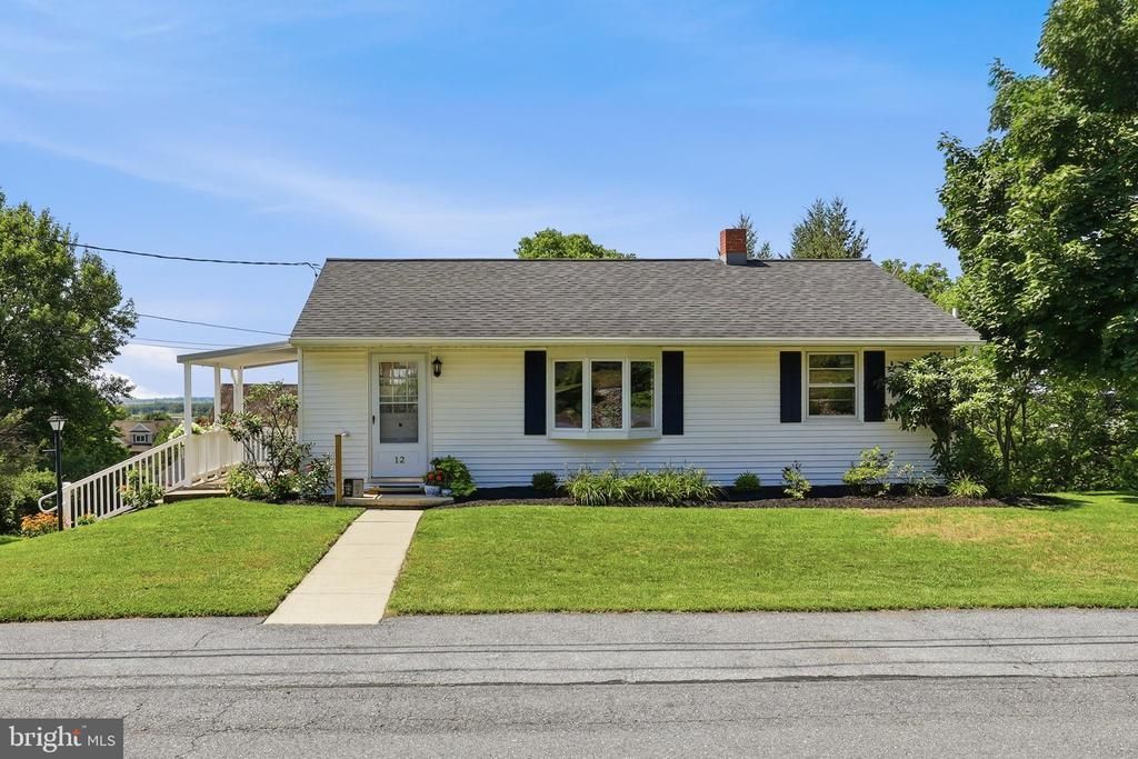 12 S CONESTOGA VIEW DRIVE, AKRON, PA 17501