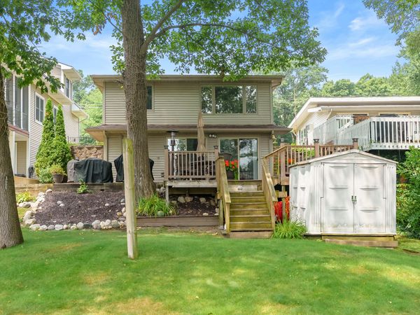 92709 Gravel Lake Drive, Lawton, MI 49065