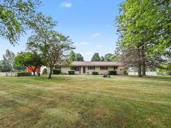 5120 M-36, Stockbridge, MI 49285