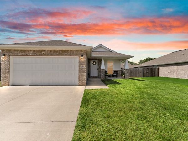 1604 Gracie Street , Gentry, AR 72734