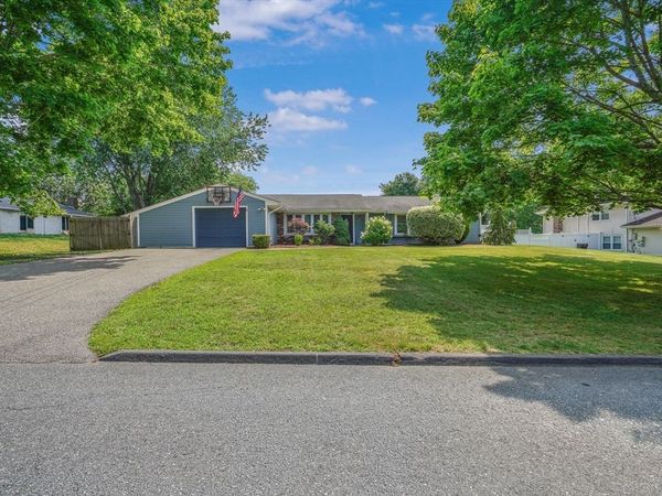 10 Topaz Ln, Dartmouth, MA 02747
