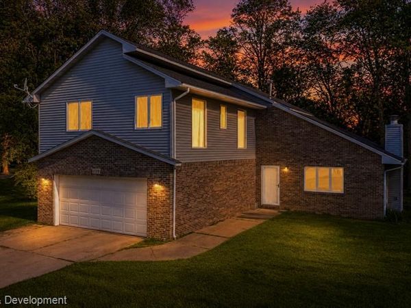 1111 Sarah Road, Putnam Twp, MI 48169