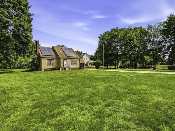 284 Village St, Medway, MA 02053