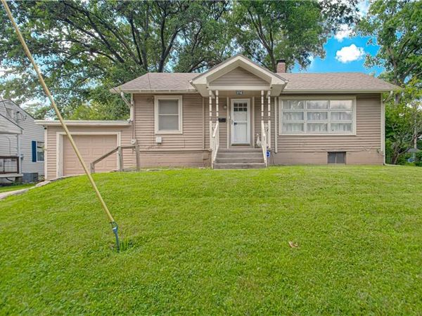 4748 Reinhardt Drive, Roeland Park, KS 66205