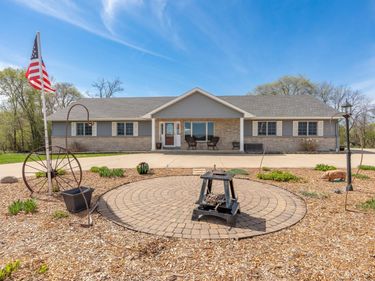 7195 County Road 10 E, Chaska, MN 55318