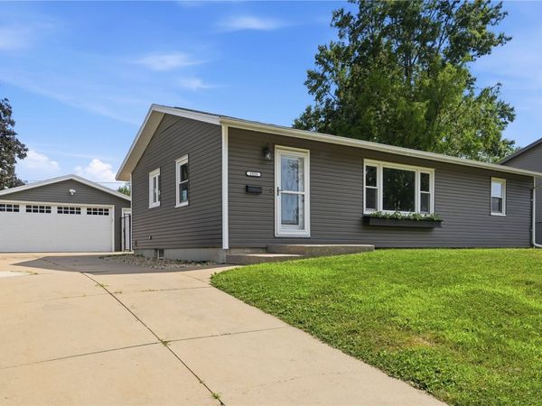 2525 McGowan Boulevard , Marion, IA 52302