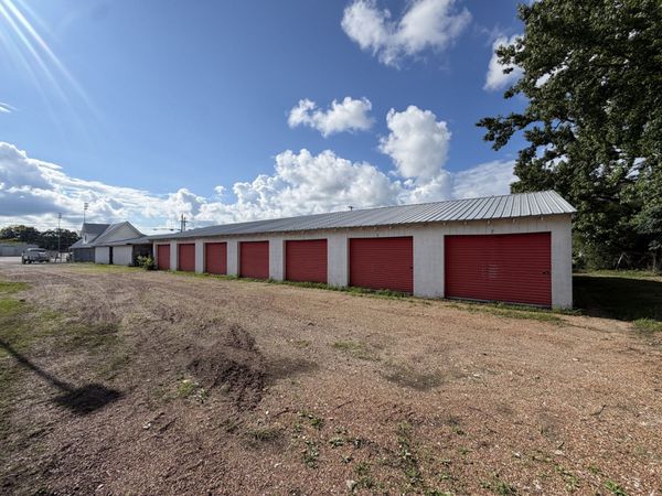 241 N Park St , Hohenwald, TN 38462