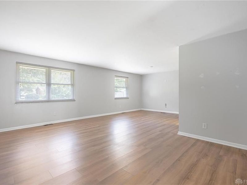 2394 E Rahn Road, Kettering, OH 45440 Photo 2