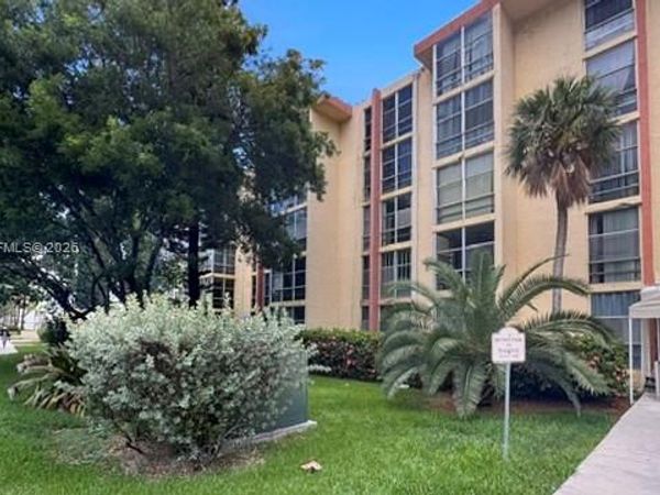 200 172nd St , Unit 406, Sunny Isles Beach, FL 33160