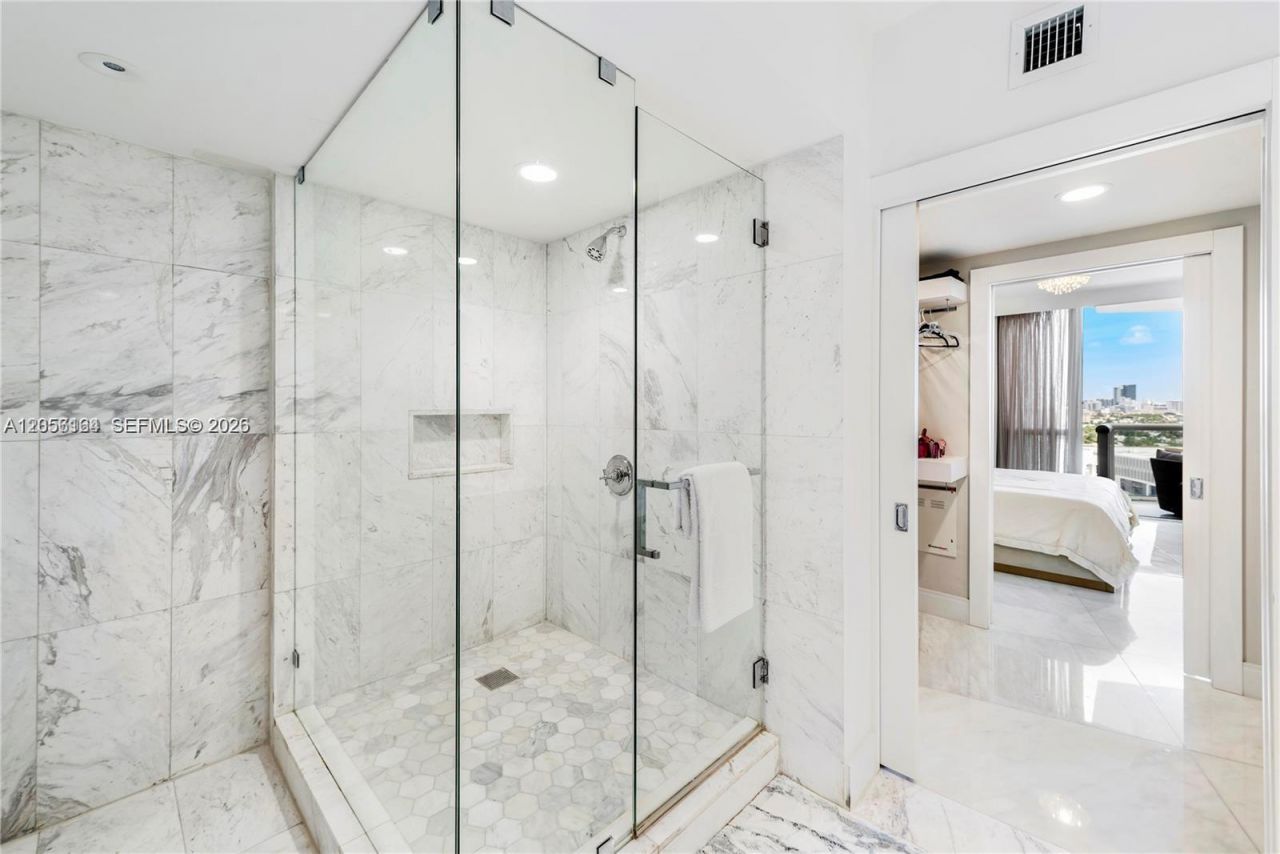 400 Alton Rd, Unit 1405, Miami Beach, FL 33139 Photo