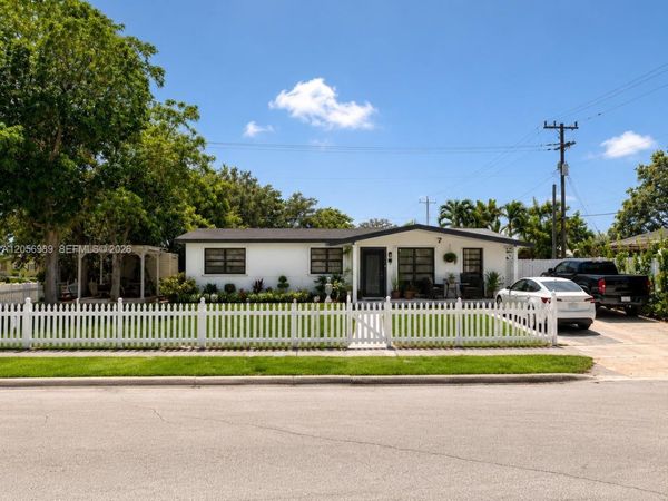 7061 Moseley St , Hollywood, FL 33024