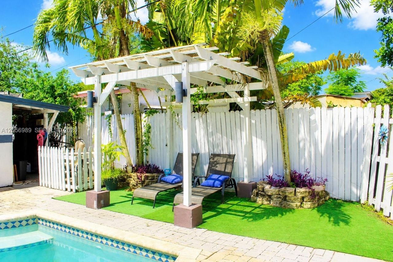 7061 Moseley St, Hollywood, FL 33024 Photo