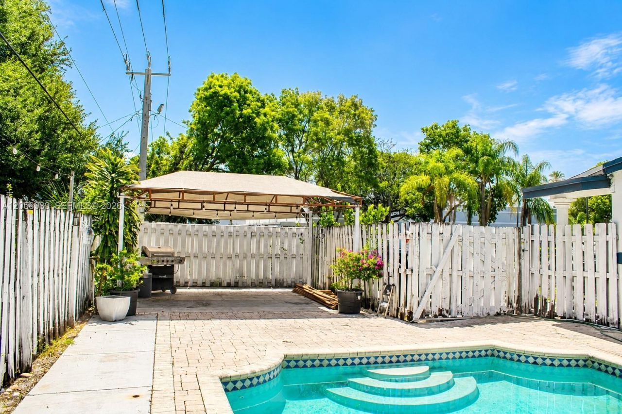 7061 Moseley St, Hollywood, FL 33024 Photo