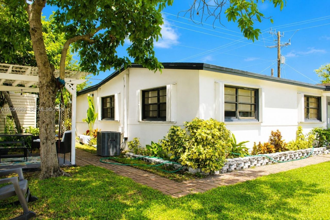 7061 Moseley St, Hollywood, FL 33024 Photo