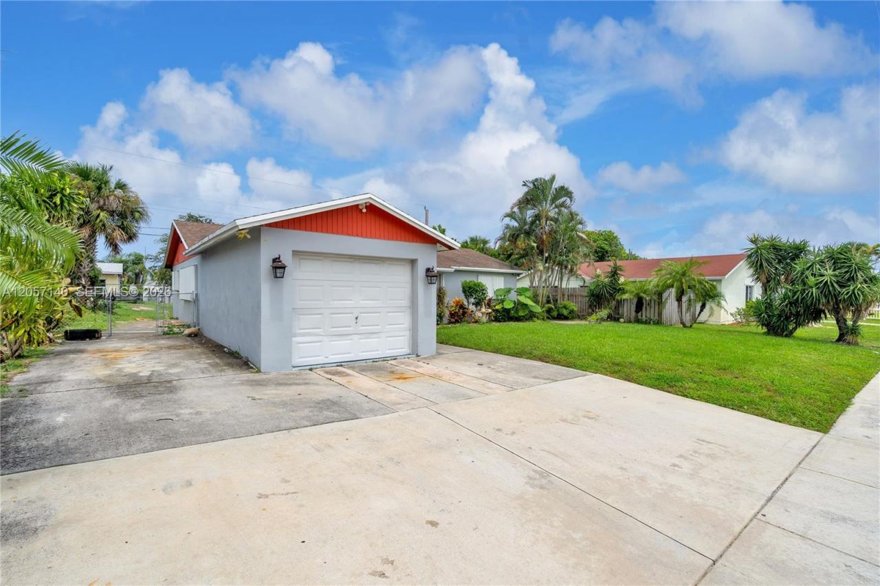 1320 W 26th Ct , Riviera Beach, FL 33404 Photo