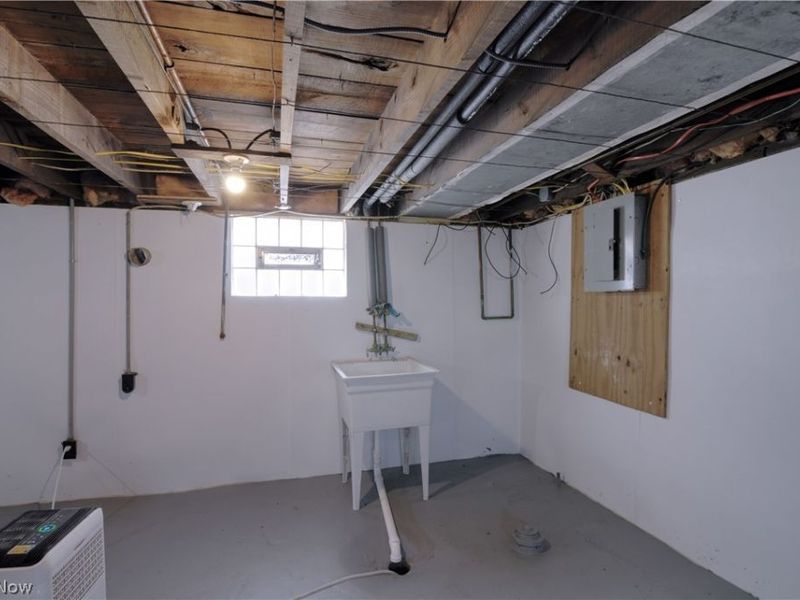 557 Wesleyan Avenue , Barberton, OH 44203 Photo 20