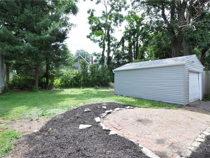 557 Wesleyan Avenue , Barberton, OH 44203 Photo 24