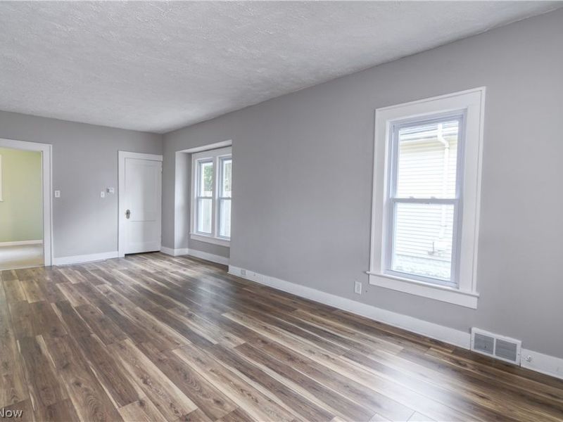 557 Wesleyan Avenue , Barberton, OH 44203 Photo 5