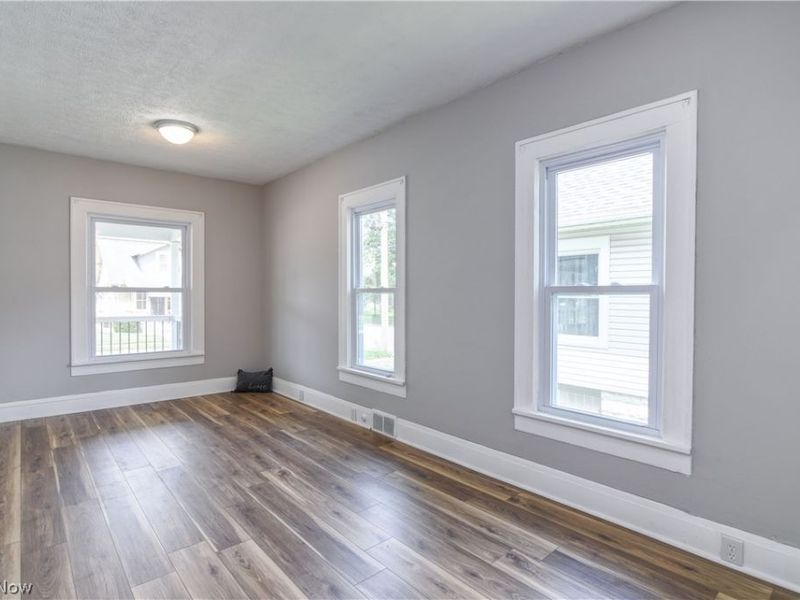 557 Wesleyan Avenue , Barberton, OH 44203 Photo 7