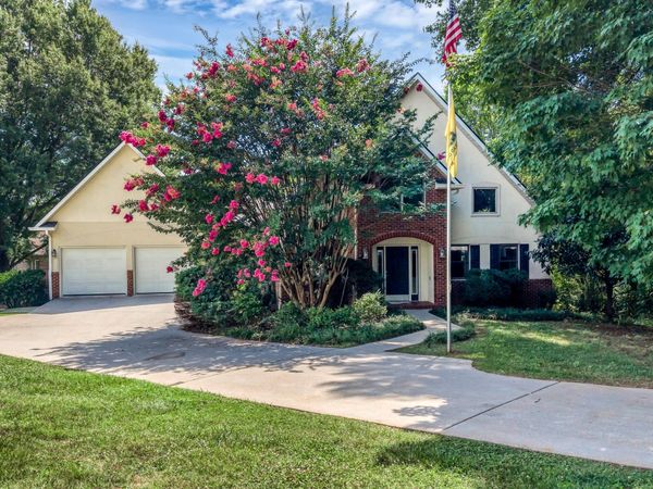 1302 Dunbarton Drive, Maryville, TN 37803