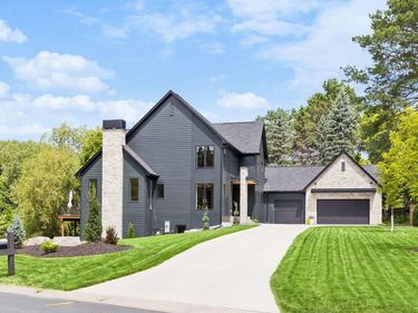 2980 Washta Bay Court, Chanhassen, MN 55331