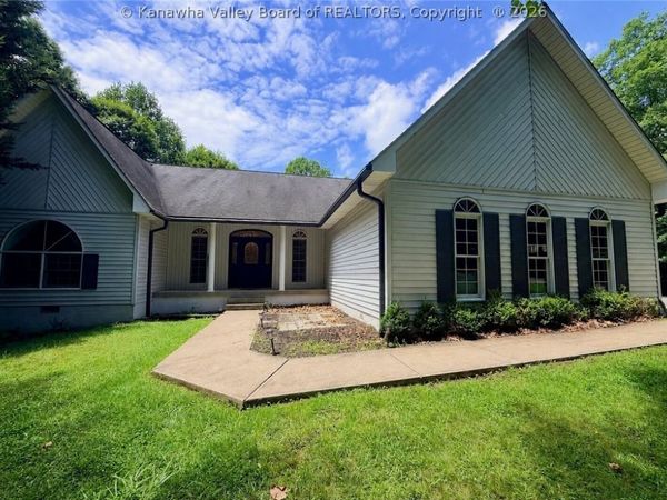 137 Whispering Lane, Fayetteville, WV 25840
