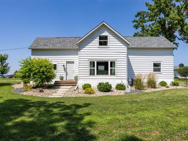 304 Maple Street, Center Point, IA 52213