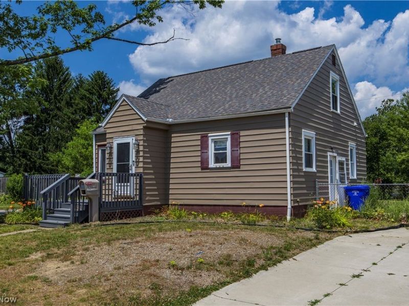 33 Pierce Avenue , Cuyahoga Falls, OH 44221 Photo 2