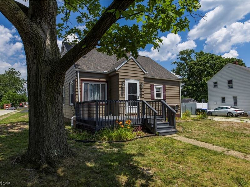 33 Pierce Avenue , Cuyahoga Falls, OH 44221 Photo 3