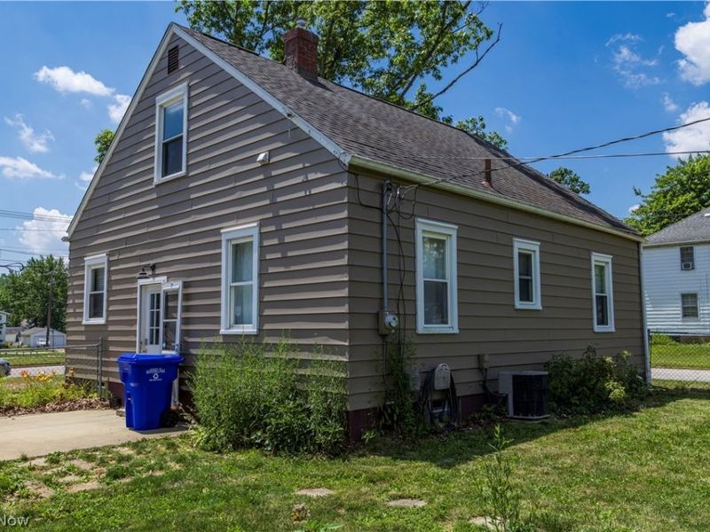 33 Pierce Avenue , Cuyahoga Falls, OH 44221 Photo 5