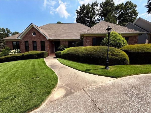 135 N Clublands Court , Johns Creek, GA 30022