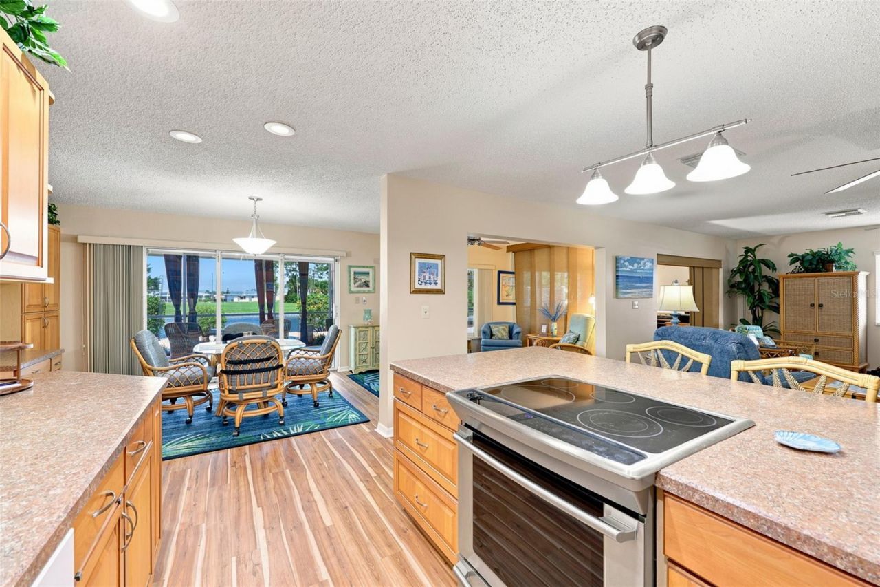 1002 El Rancho Drive , Sun City Center, FL 33573 Photo