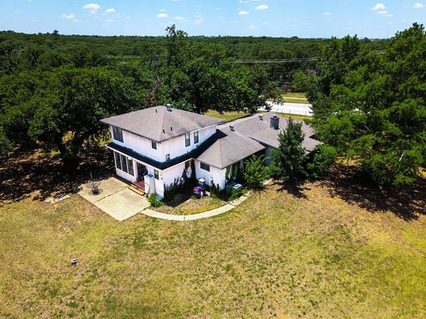 709 Cooks Lane , Fort Worth, TX 76120