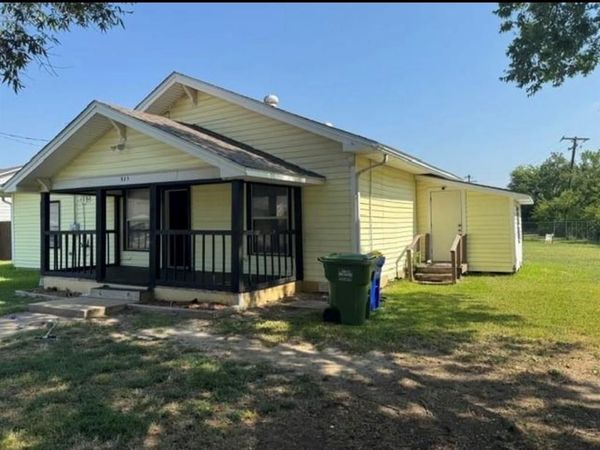 323 E Lloyd Street, Krum, TX 76249