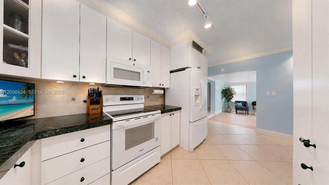 635 NW 97th Pl , Miami, FL 33172 Photo