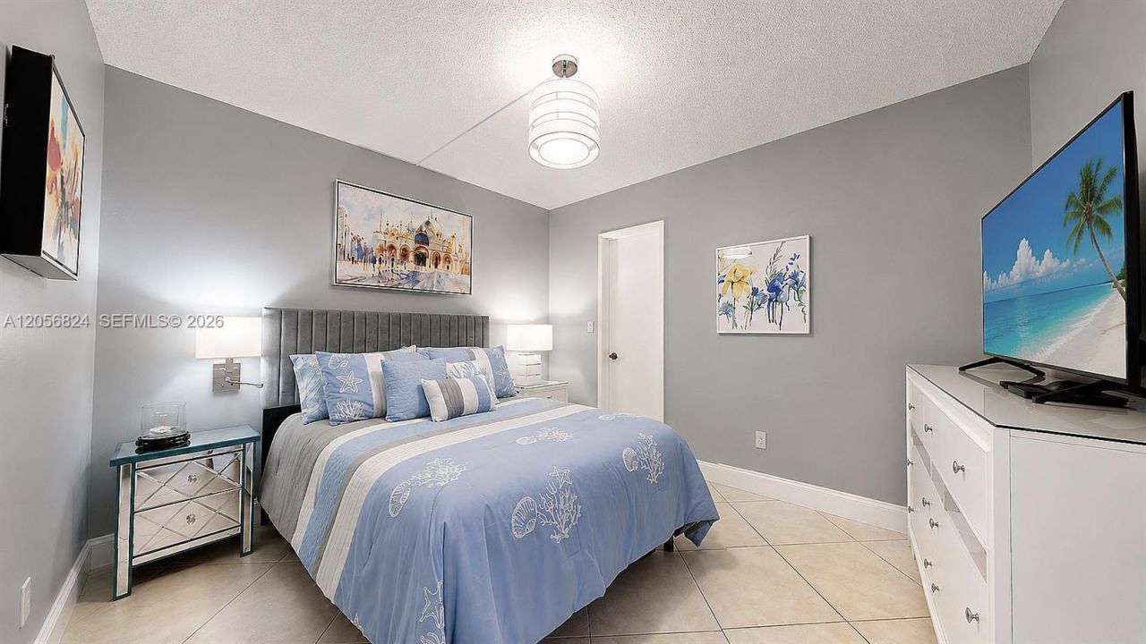 635 NW 97th Pl , Miami, FL 33172 Photo