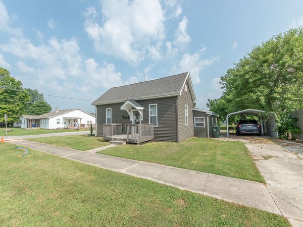 1004 Washington Street, Hope, IN 47246