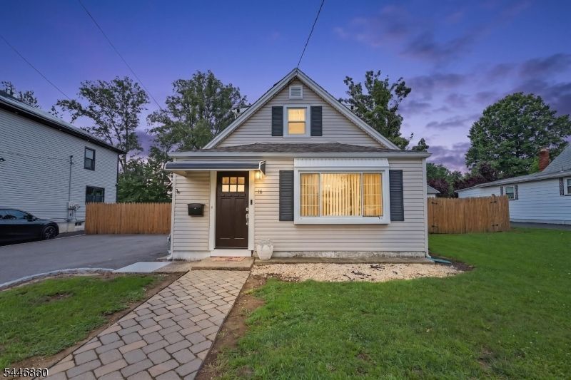 18 Tappen St, Woodbridge, NJ 07001 Main Photo
