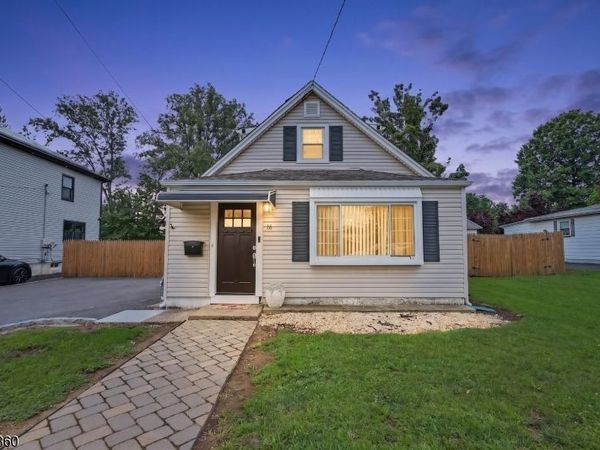 18 Tappen St, Woodbridge, NJ 07001